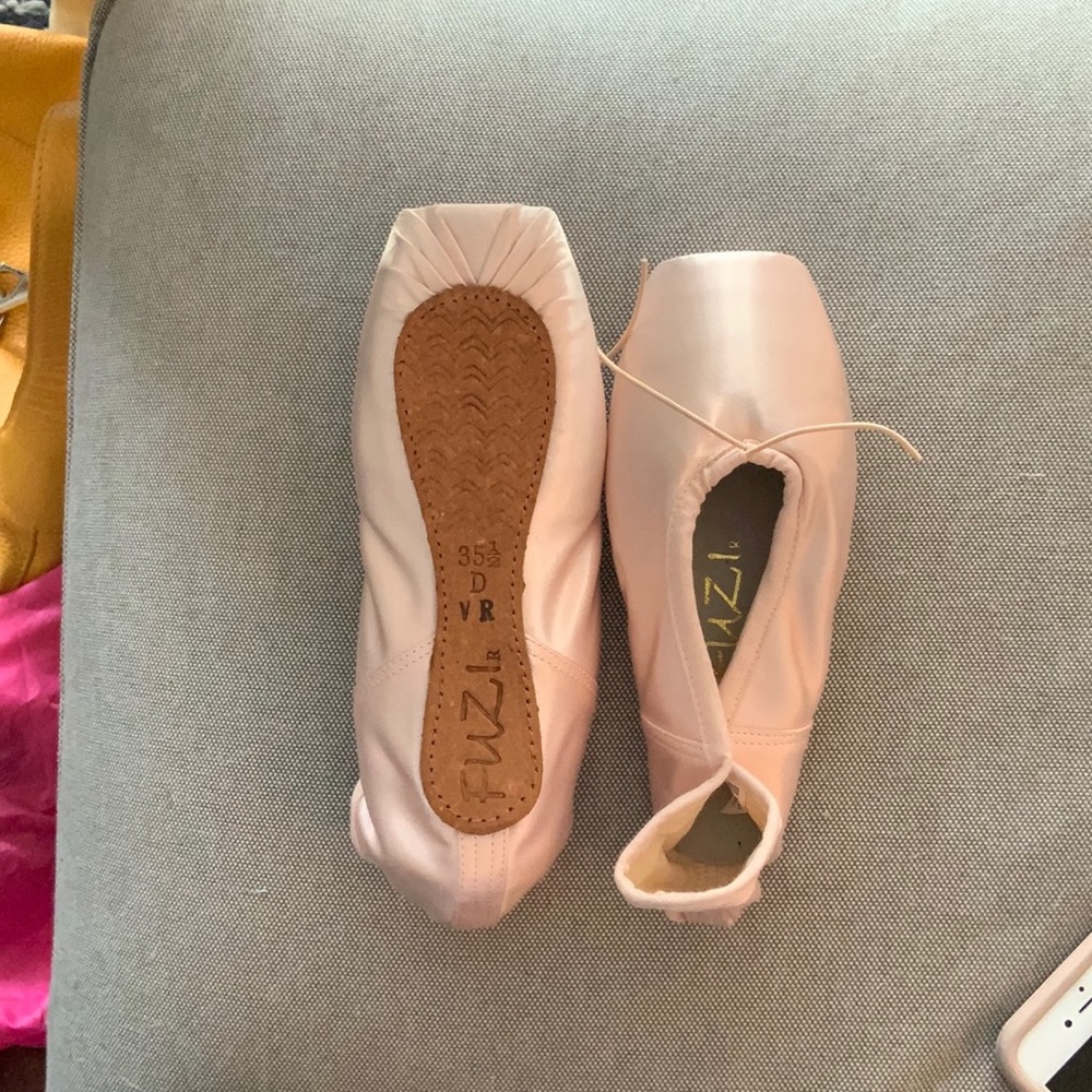 Reserved pointe shoes!